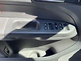 Volkswagen Touran (2011) 2.0 TDi, DSG, bixen, park - náhled 11