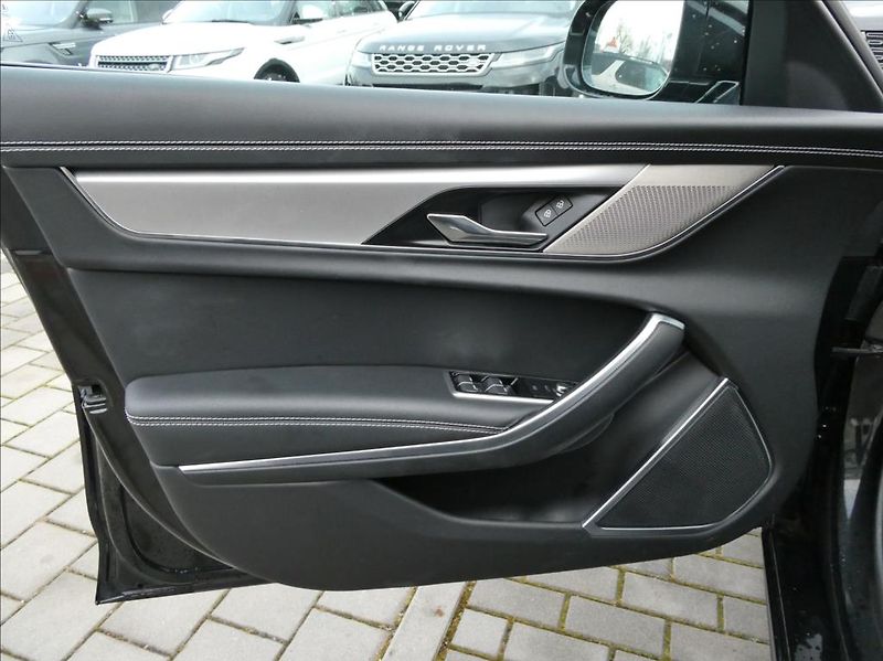 Jaguar XF 2,0 D200 R-Dynamic S,1M,ČR,DPH - fotka 13 z 36