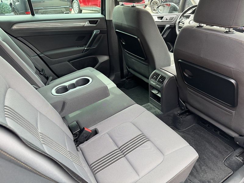 Volkswagen Golf Sportsvan (2016) 1.4TSi R-Line DSG Xenony Navi - fotka 18 z 48