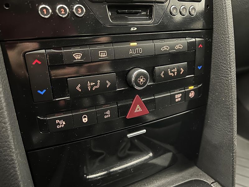 Peugeot 407 2.2 HDI - fotka 13 z 22