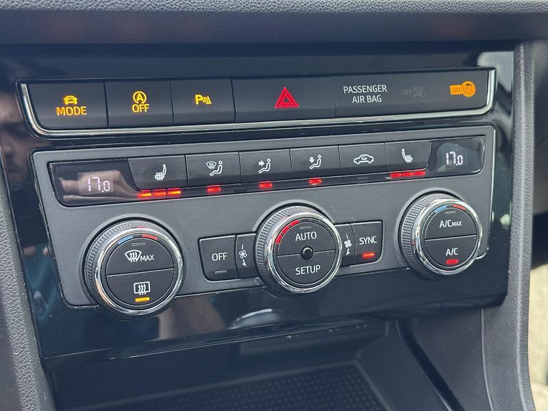 Seat Leon (2017) 1.4 TSi 92kW MAN FR, NAVI - fotka 35 z 48