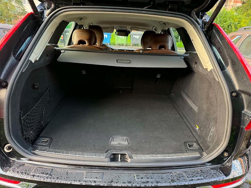 Volvo XC60 (2018) Prodam Volvo XC60 D4 FWD Inscr - fotka 4 z 12