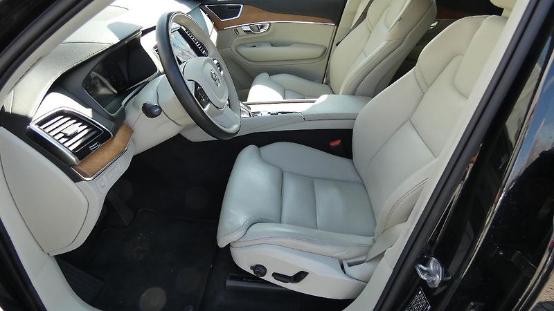 Volvo XC90 T8 AWD Recharge Inscription AT - fotka 17 z 26