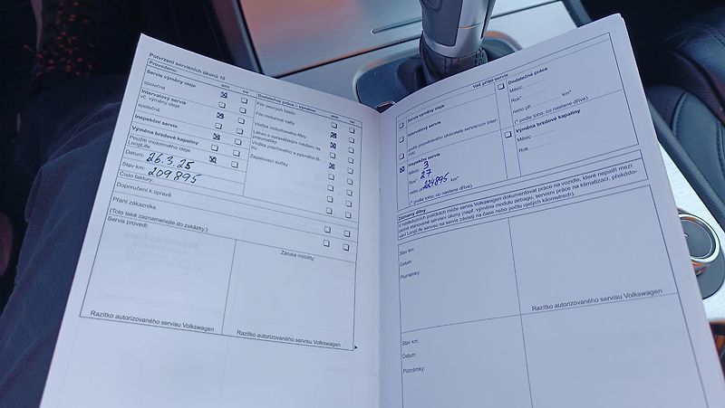 Volkswagen Touareg 3,0TDi 176kW Nové v ČR - fotka 35 z 44