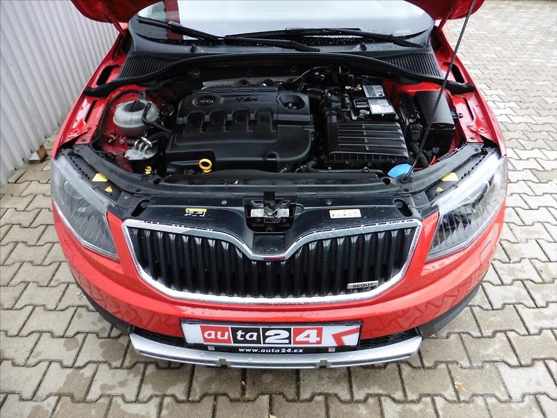 Škoda Octavia 2,0 TDi Combi 4x4 DSG Scout - fotka 14 z 17