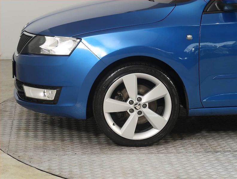 Škoda Rapid (2014) Spaceback 1.2 TSI, Tempomat - fotka 14 z 23