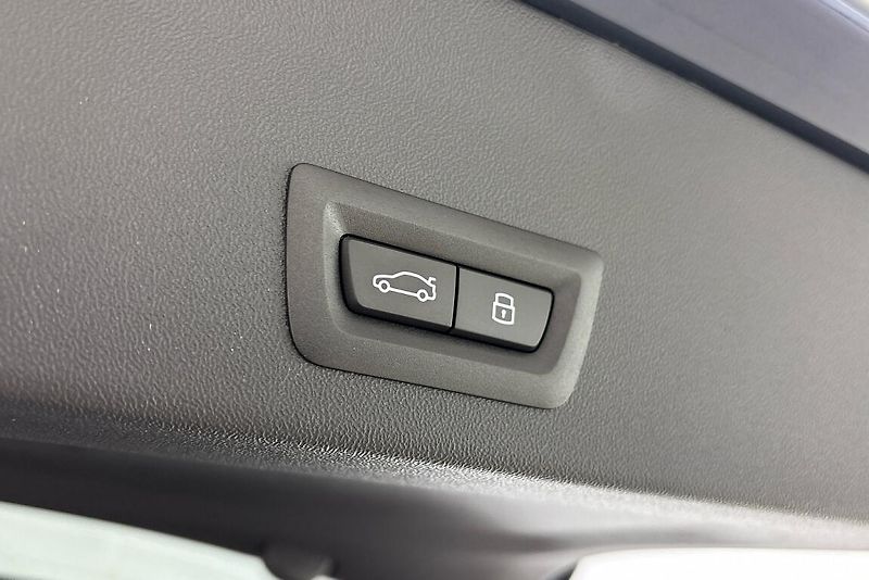 BMW iX3 50 xDrive - fotka 11 z 26