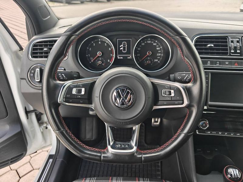 Volkswagen Polo GTI 1,8 TSI 141 kW 6MP 1,8 TSI - fotka 11 z 23