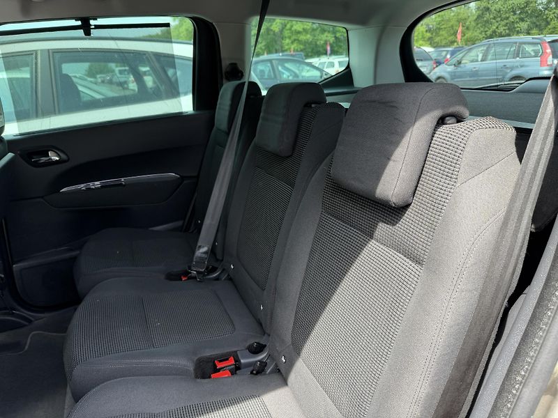 Peugeot 5008 1.6 HDI  - fotka 12 z 26