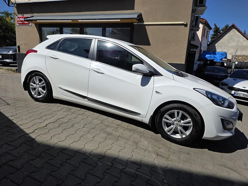 Hyundai i30 (2013) 1.4-1.maj.-LPG-TAŽNÉ-KLIMA - fotka 10 z 24