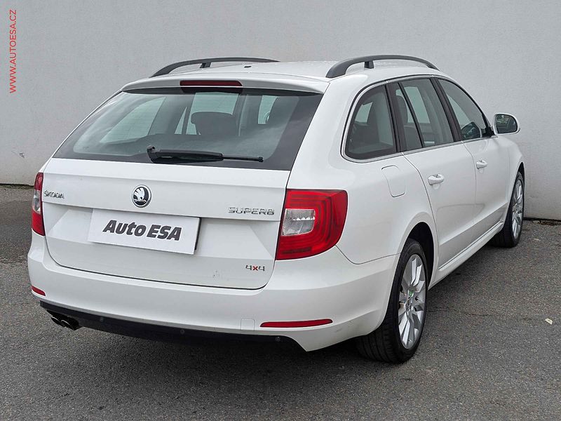 Škoda Superb (2015) 2.0TDi 4x4, ČR, DSG, xenon - fotka 4 z 18