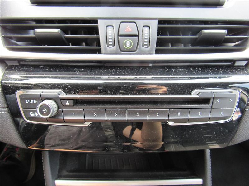 BMW Řada 2 2,0 d 218 Gran Tourer 110 KW - fotka 19 z 36