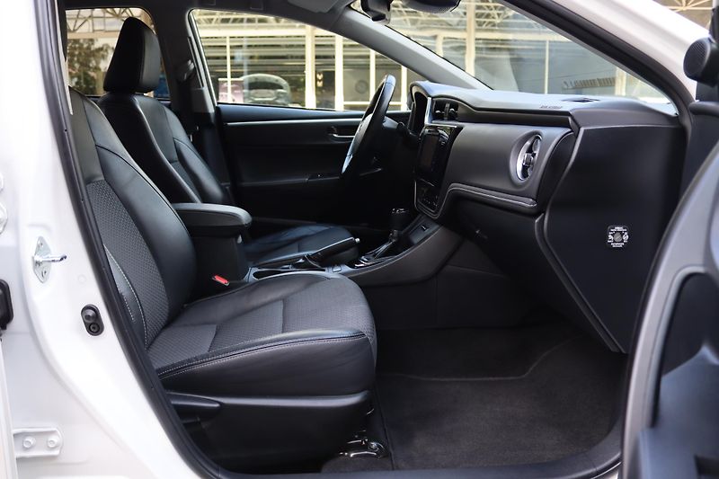 Toyota Corolla (2018) Toyota Corolla Sedan 1.6 - fotka 57 z 60