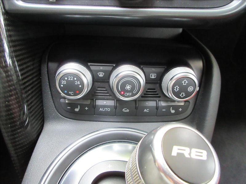 Audi R8 4,2 47tis. Km, Carbon, Top pův - fotka 18 z 28
