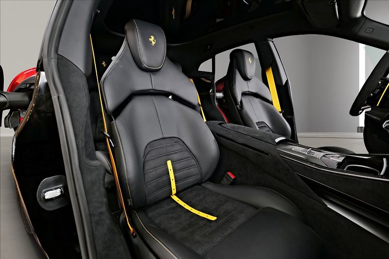 Ferrari Purosangue (2025) CARBON / PANO / MASÁŽ - fotka 24 z 25