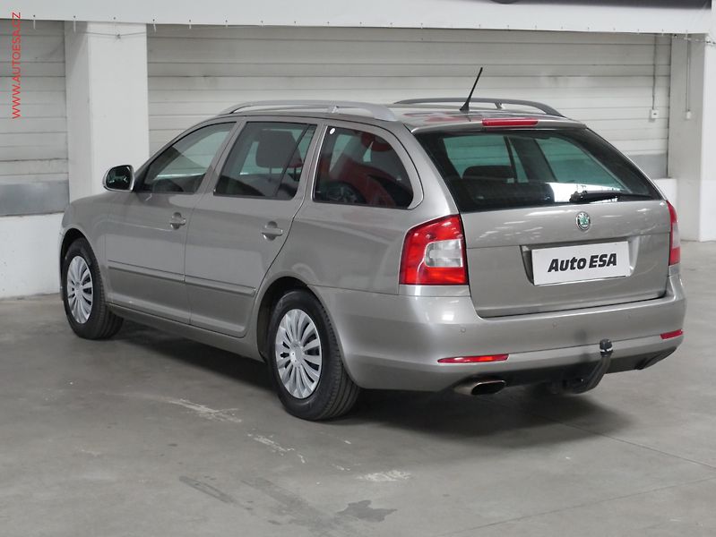 Škoda Octavia (2012) 1.6 TDi, autoAC - fotka 4 z 19