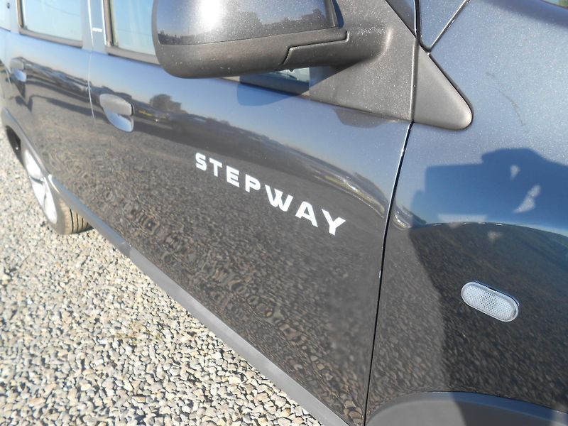 Dacia Lodgy STEPWAY,7Míst,NAVI,75TKm!! - fotka 14 z 38