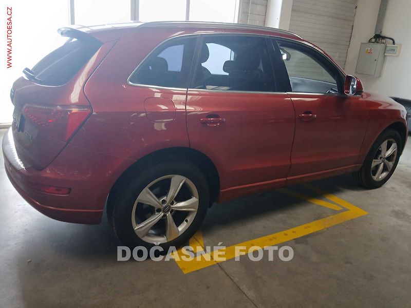 Audi Q5 (2011) 2.0 Quattro, ČR, AT, xenon - fotka 2 z 3