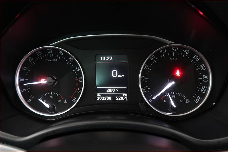 Škoda Octavia (2011) Ambition 1.6 TDI, Tempomat - fotka 11 z 15