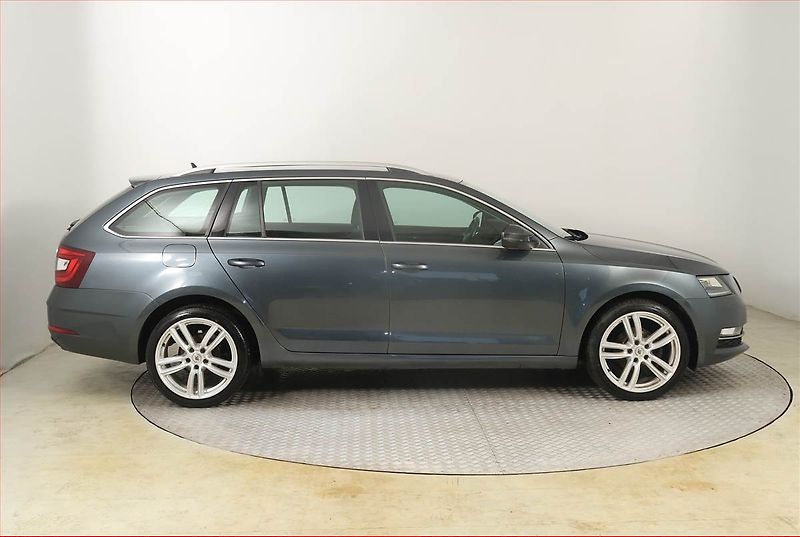 Škoda Octavia (2017) Style 1.6 TDI, Navi, Tempomat - fotka 6 z 22