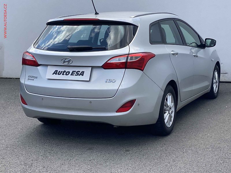 Hyundai i30 (2015) 1.6CRDi, ČR, AC - fotka 4 z 17