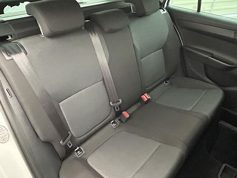 Škoda Fabia 1.0 TSI Active Plus - fotka 8 z 23