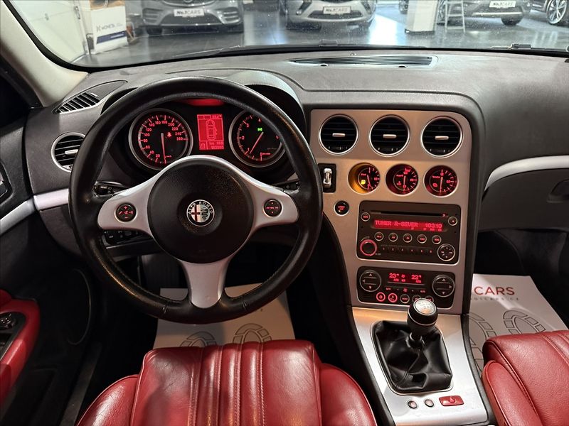 Alfa Romeo 159 2,4   JTDm V5 147 kW BOSE TOP - fotka 23 z 40