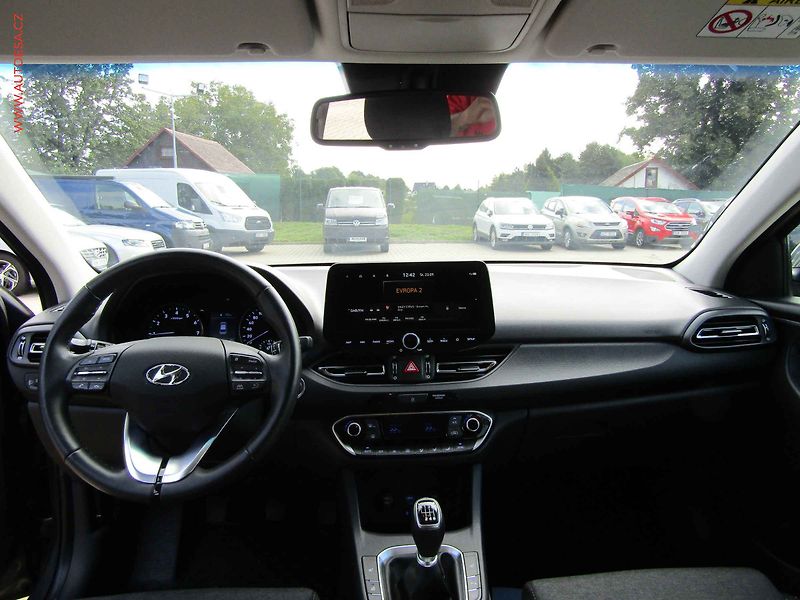 Hyundai i30 (2023) 1.5 DPi, 1.maj,ČR, Navi, AC - fotka 8 z 22