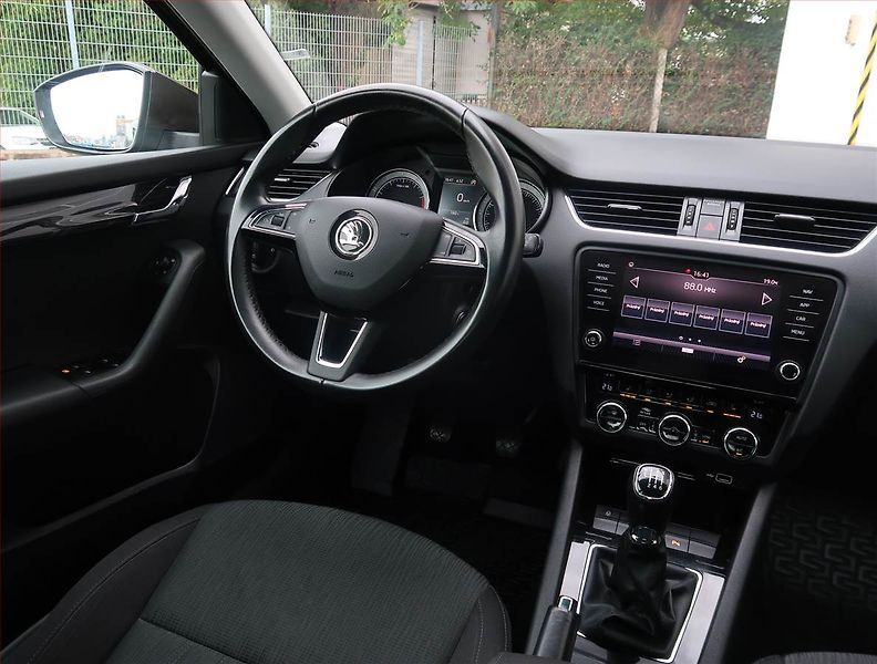 Škoda Octavia (2019) Style 1.5 TSI, Navi, Tempomat - fotka 7 z 18
