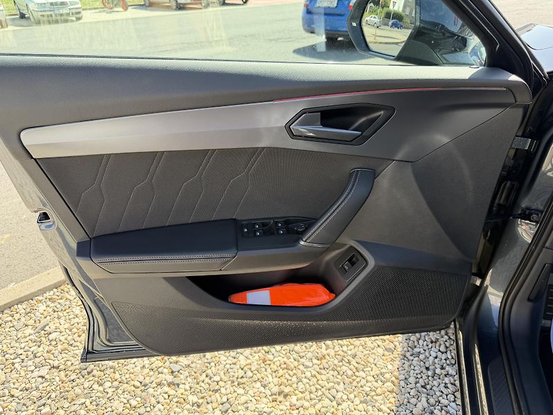 Cupra Formentor 1,5 eTSi/110kW - DSG - fotka 9 z 92