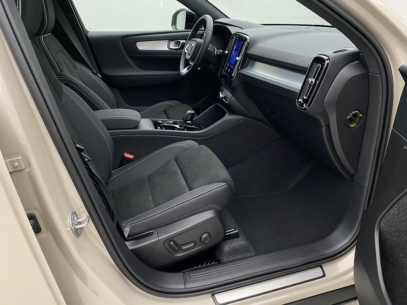 Volvo XC40 (2026) B3 AUT DARK ULTRA  - fotka 22 z 61