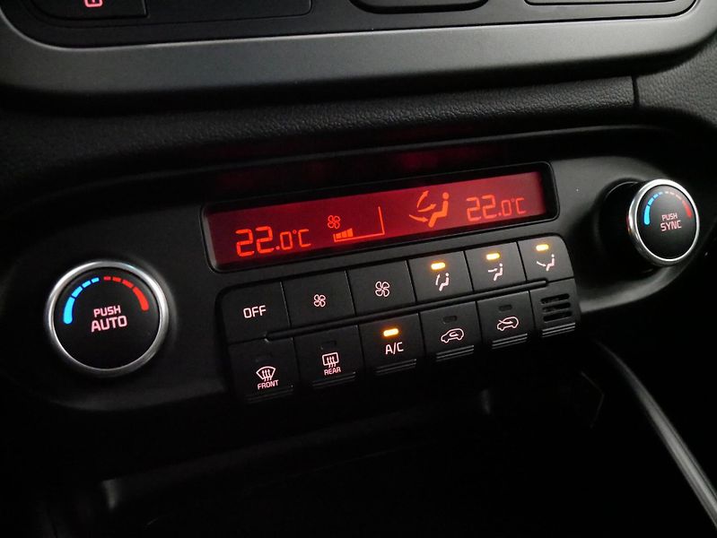 Kia Carens - fotka 22 z 26