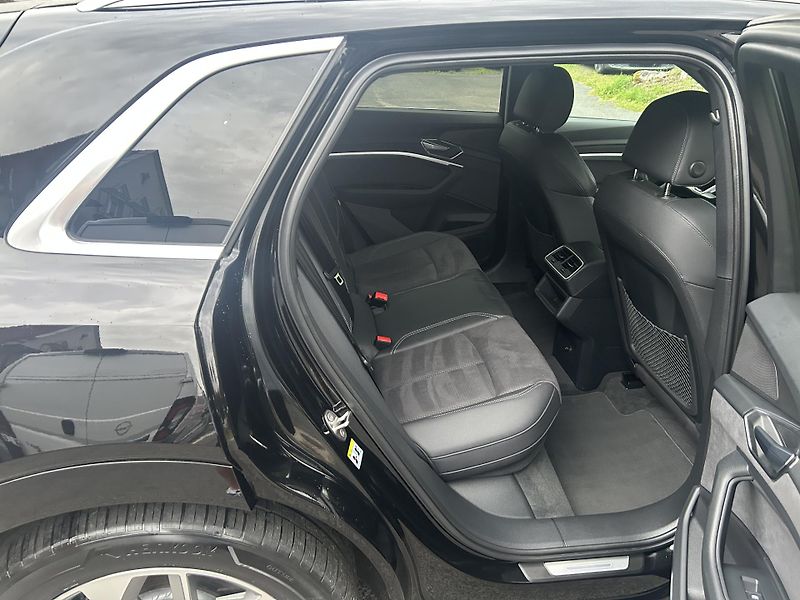Audi e-tron 55 QUATTRO 300kw S LINE SOH96% - fotka 15 z 47