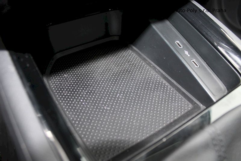 Škoda Kamiq (2020) 1.0 TSI 85 kW Ambition - fotka 15 z 25