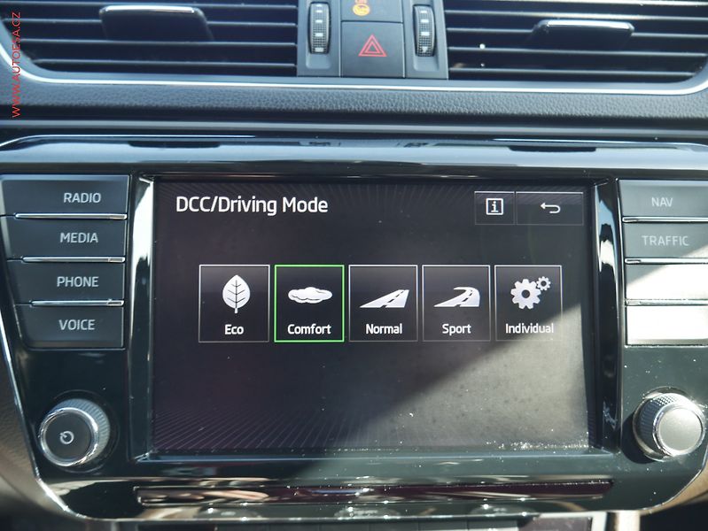 Škoda Superb (2016) 2.0 TDI, ČR, L&K, DSG - fotka 14 z 29