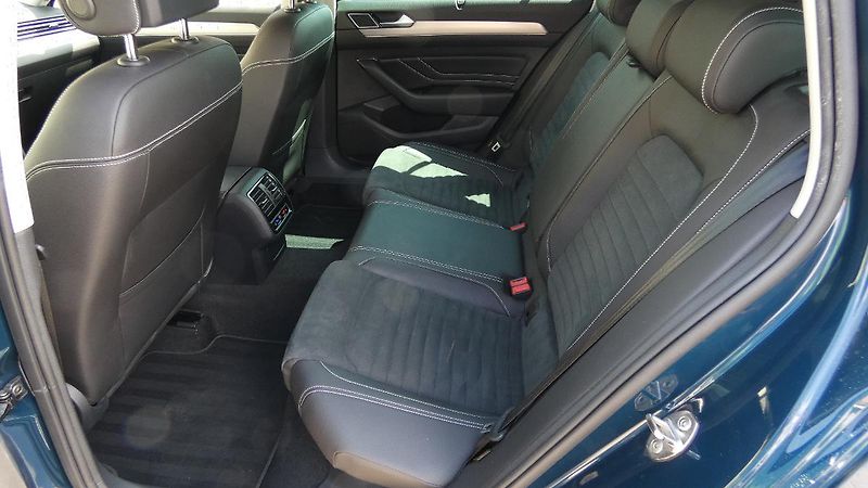 Volkswagen Passat 2.0 TDI 147kW BMT 4MOT DSG Ele - fotka 19 z 22