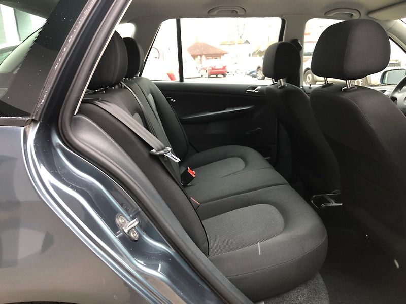Škoda Fabia (2006) 1.2 HTP - fotka 13 z 28
