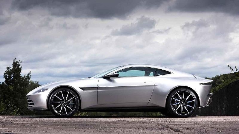Aston Martin Vantage a DB10.