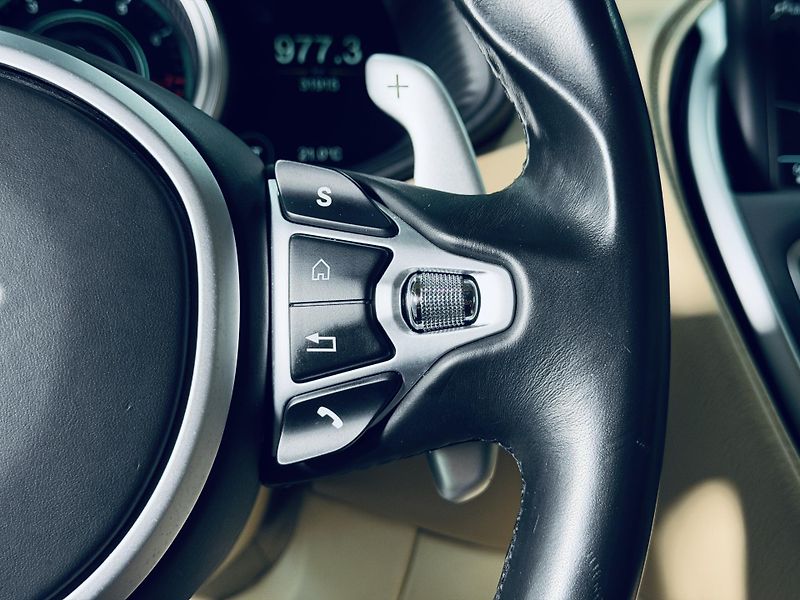 Aston Martin DB11 (2017) V12*5.2*B&O*360*TOP - fotka 29 z 43