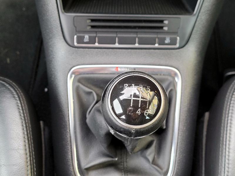 Volkswagen Tiguan 1,4 TSi 4motion SPORT SERV.KN - fotka 32 z 40