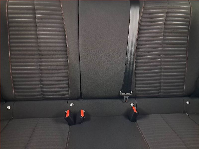 Peugeot 2008 (2023) Active 50 kWh, SoH 100% - fotka 10 z 20