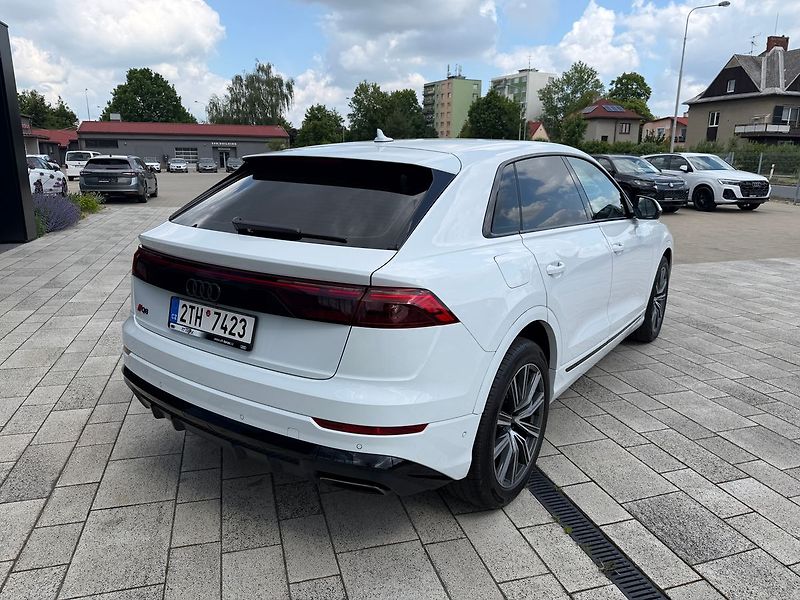 Audi Q8 S-line  50TDI 210kW webasto - fotka 2 z 25