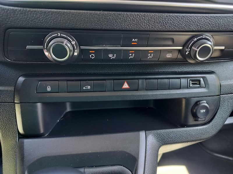 Peugeot Expert 1.5 BlueHDI - fotka 16 z 24