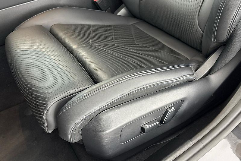 BMW Řada 5 540d xDrive Touring - fotka 14 z 24