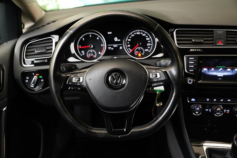 Volkswagen Golf - fotka 17 z 24
