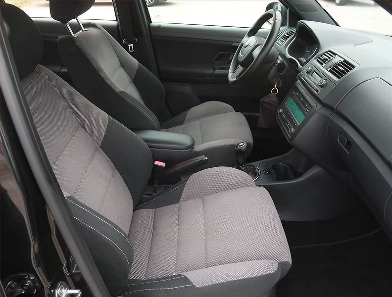 Škoda Fabia (2011) Ambition 1.2 TSI, Serv.kniha - fotka 9 z 15