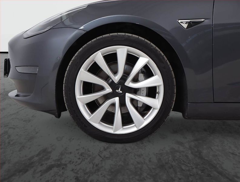 Tesla Model 3 (2019) Long Range 4WD 78kWh, SoH 83% - fotka 15 z 21