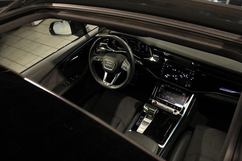 Audi SQ7 TFSi quattro Competition Plus - fotka 19 z 41
