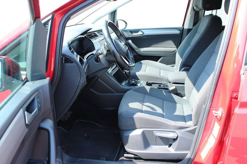 Volkswagen Touran (2022) 2.0 TDI 110kW DSG tažné - fotka 6 z 35