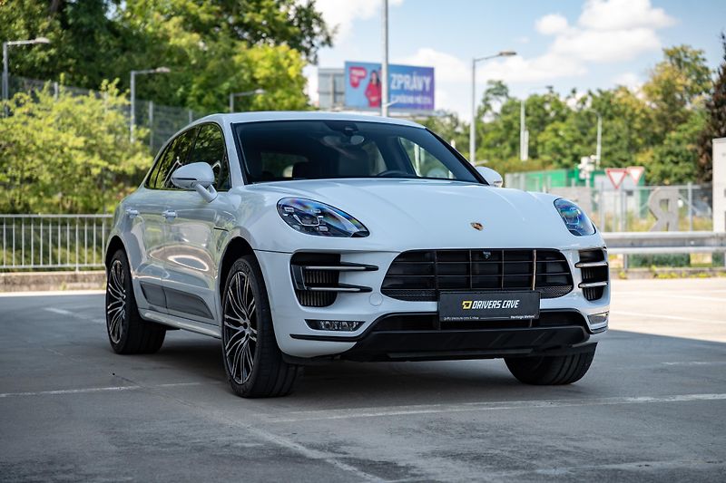 Porsche Macan (2018)  3.6 Turbo Performance & Black - fotka 4 z 21